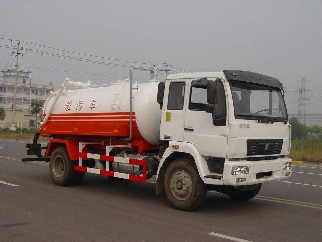Rouleur 8000L de camion d'aspiration d'eaux d'égout de disposition de HOWO 6 pour la construction